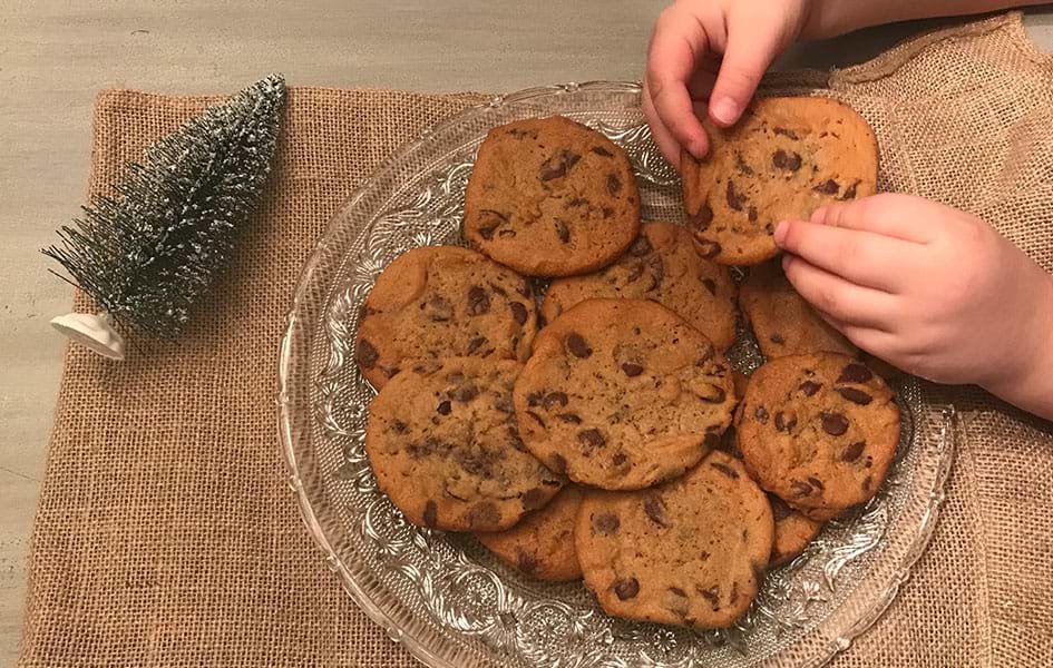 bonne action pour No&euml;l : offrir des douceurs &agrave; ses voisins