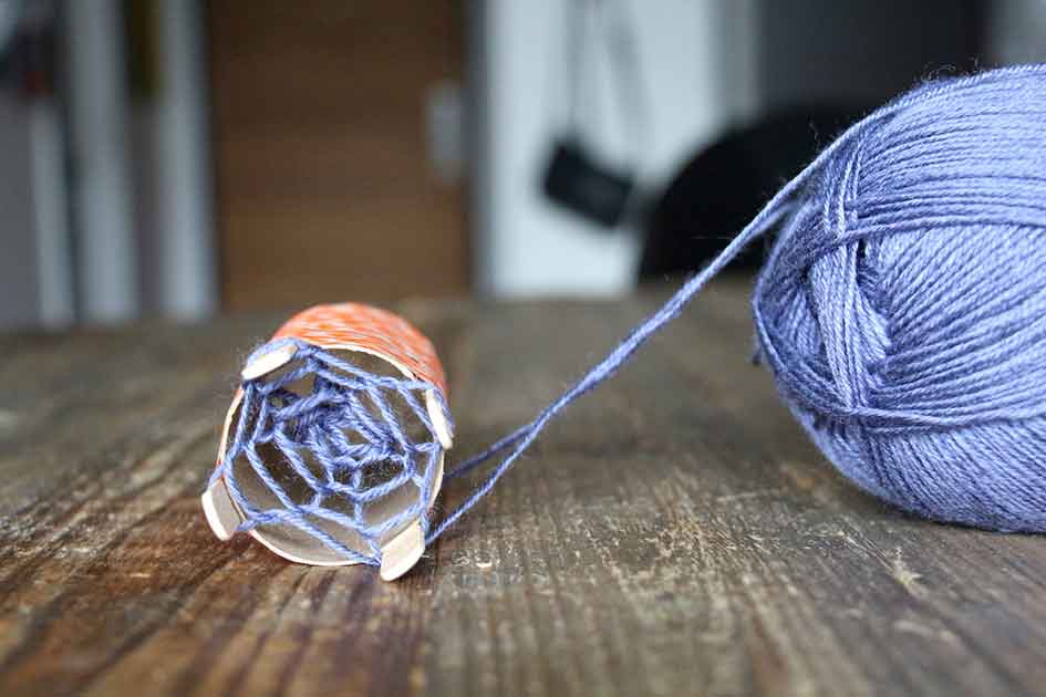 Bricolage à partir d'un rouleau de papier de toilette vide DIY, étape 4